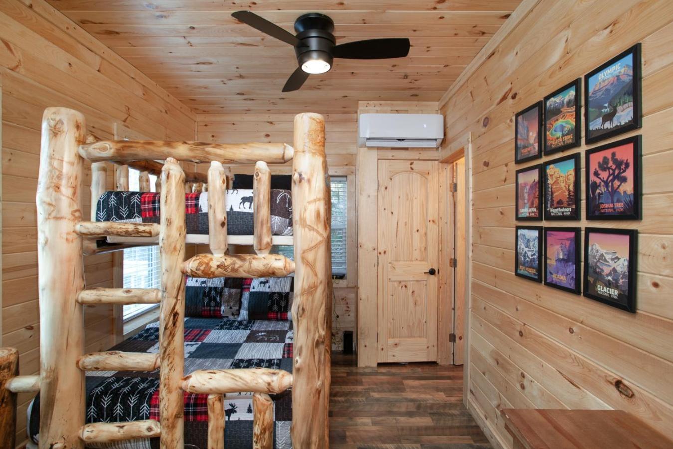 セバービル Whiskey Barrel W Hot Tub Arcade Game Fire Pitヴィラ エクステリア 写真